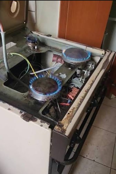 cooker repair technician